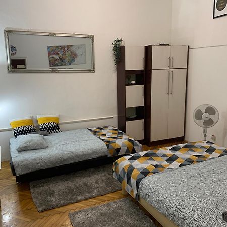 Small Cosy Apartment Near The Famous Westend City Center Budapest Bagian luar foto