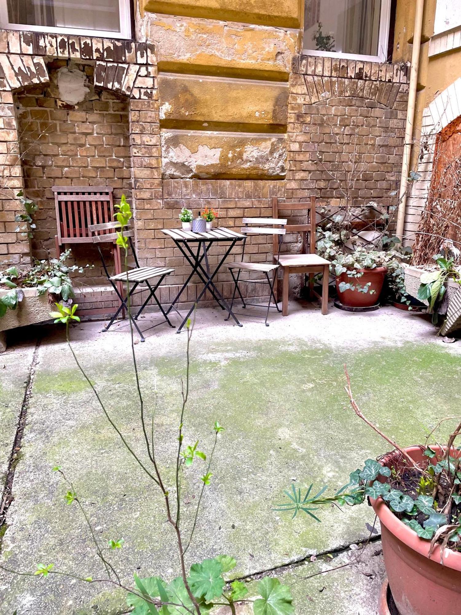 Small Cosy Apartment Near The Famous Westend City Center Budapest Bagian luar foto