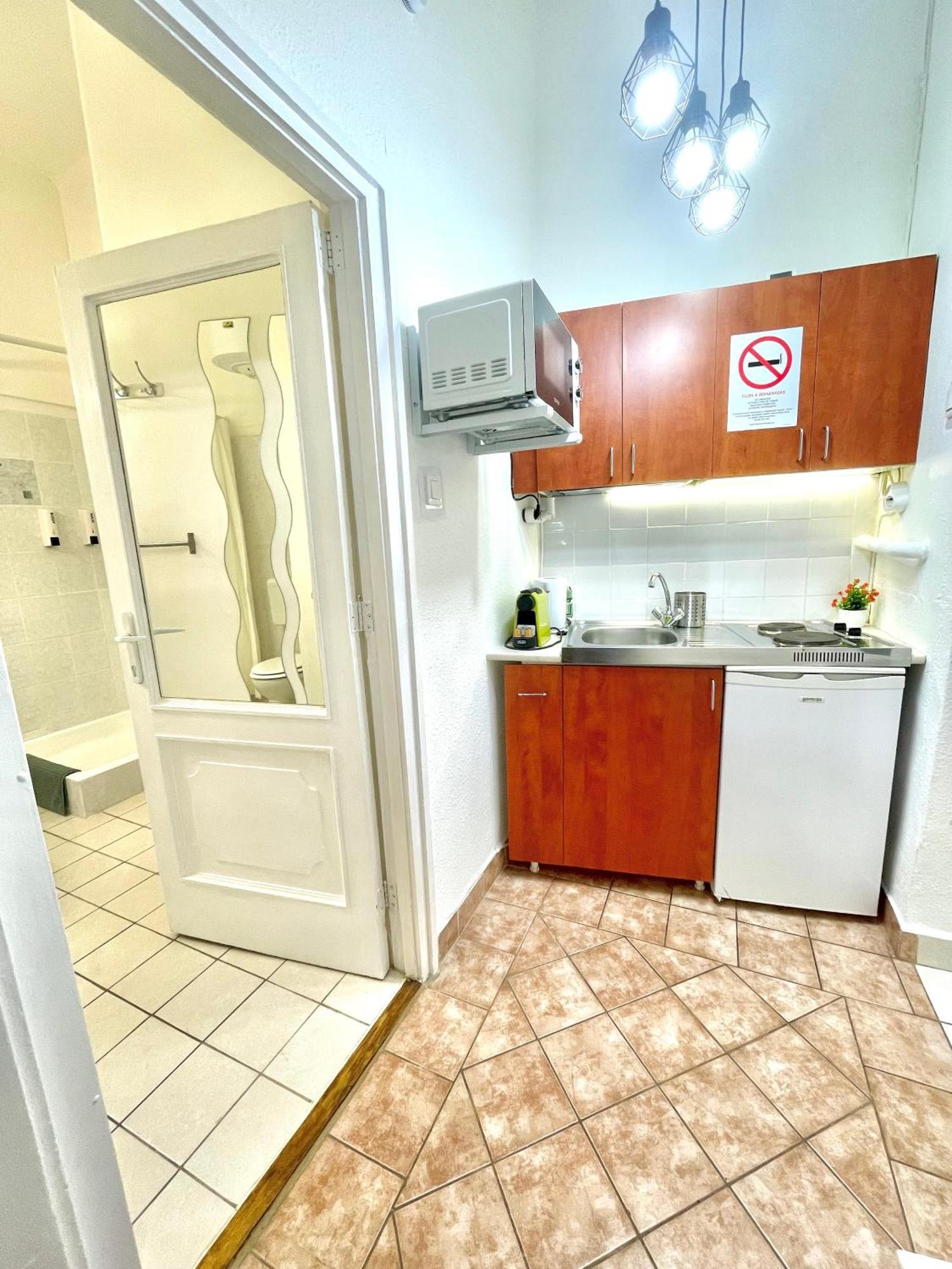 Small Cosy Apartment Near The Famous Westend City Center Budapest Bagian luar foto