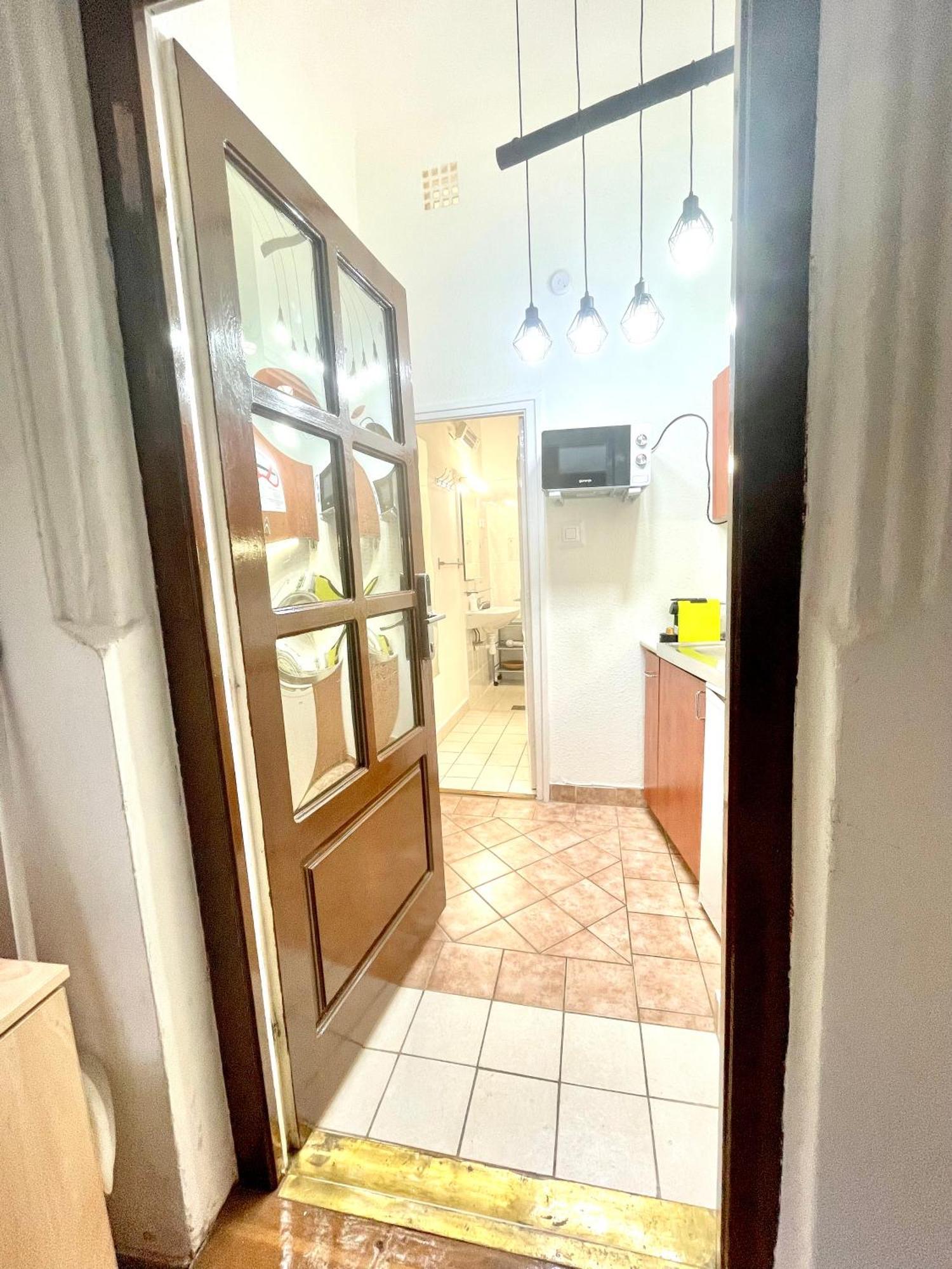 Small Cosy Apartment Near The Famous Westend City Center Budapest Bagian luar foto