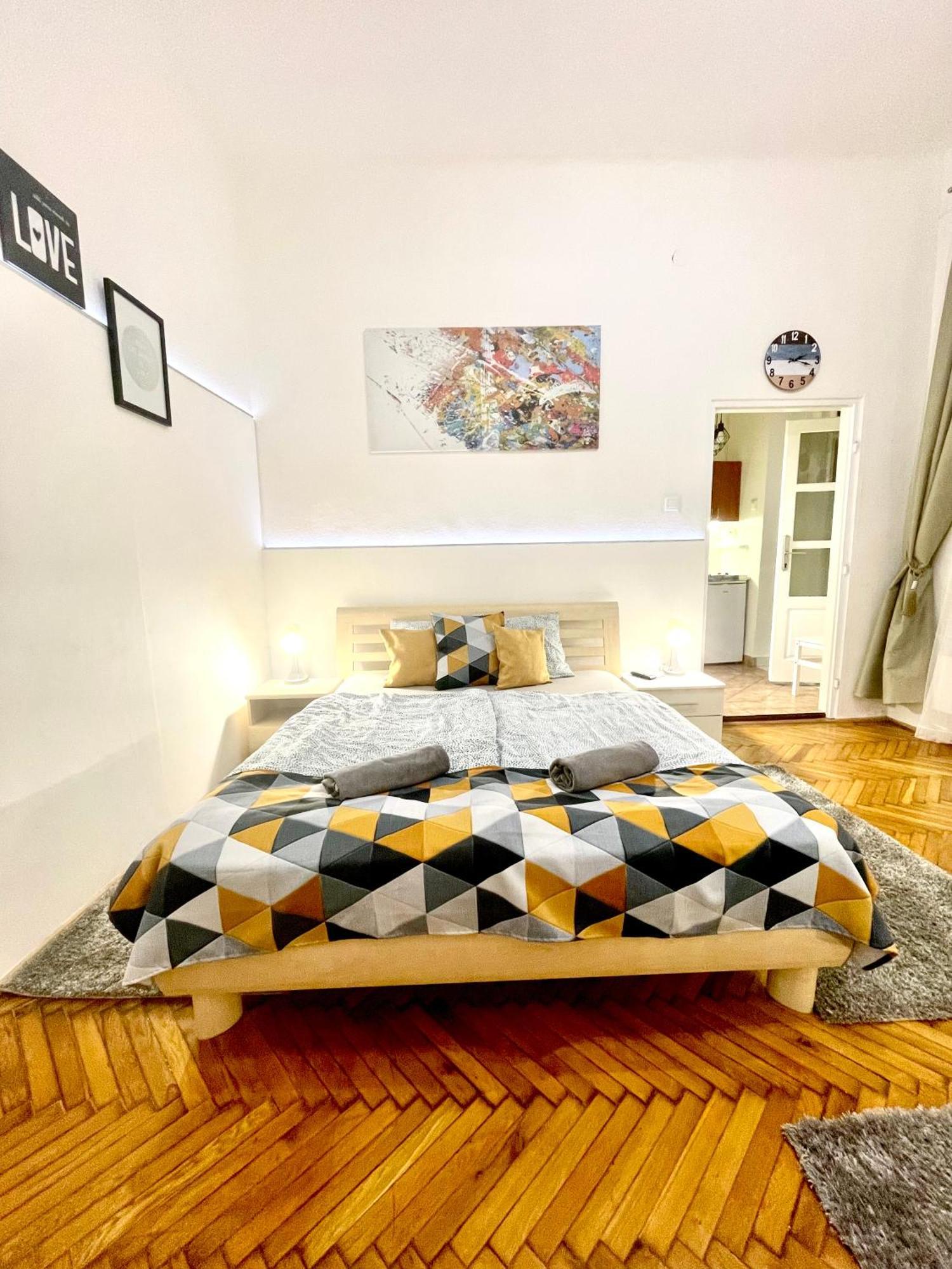 Small Cosy Apartment Near The Famous Westend City Center Budapest Bagian luar foto