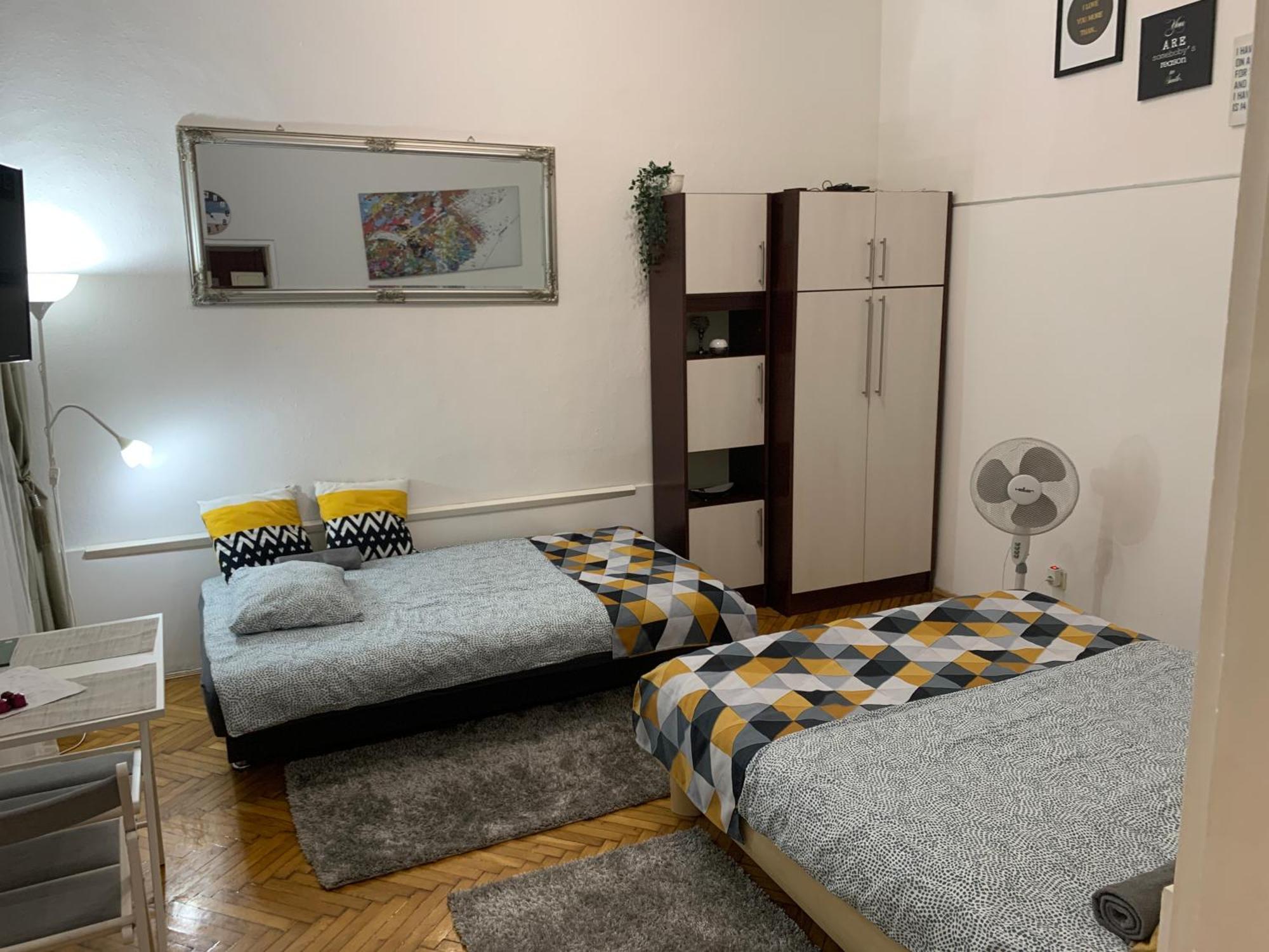 Small Cosy Apartment Near The Famous Westend City Center Budapest Bagian luar foto