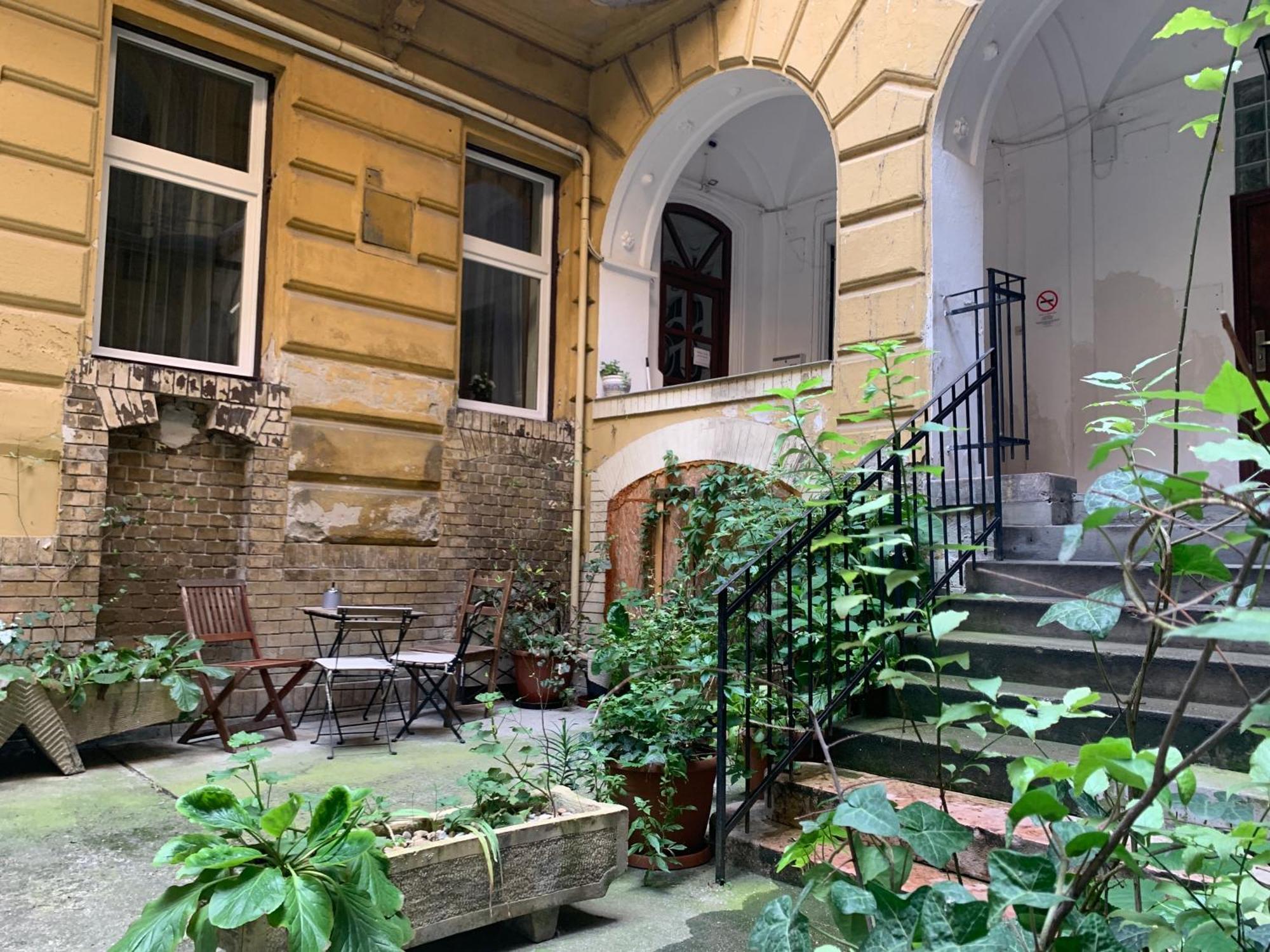 Small Cosy Apartment Near The Famous Westend City Center Budapest Bagian luar foto