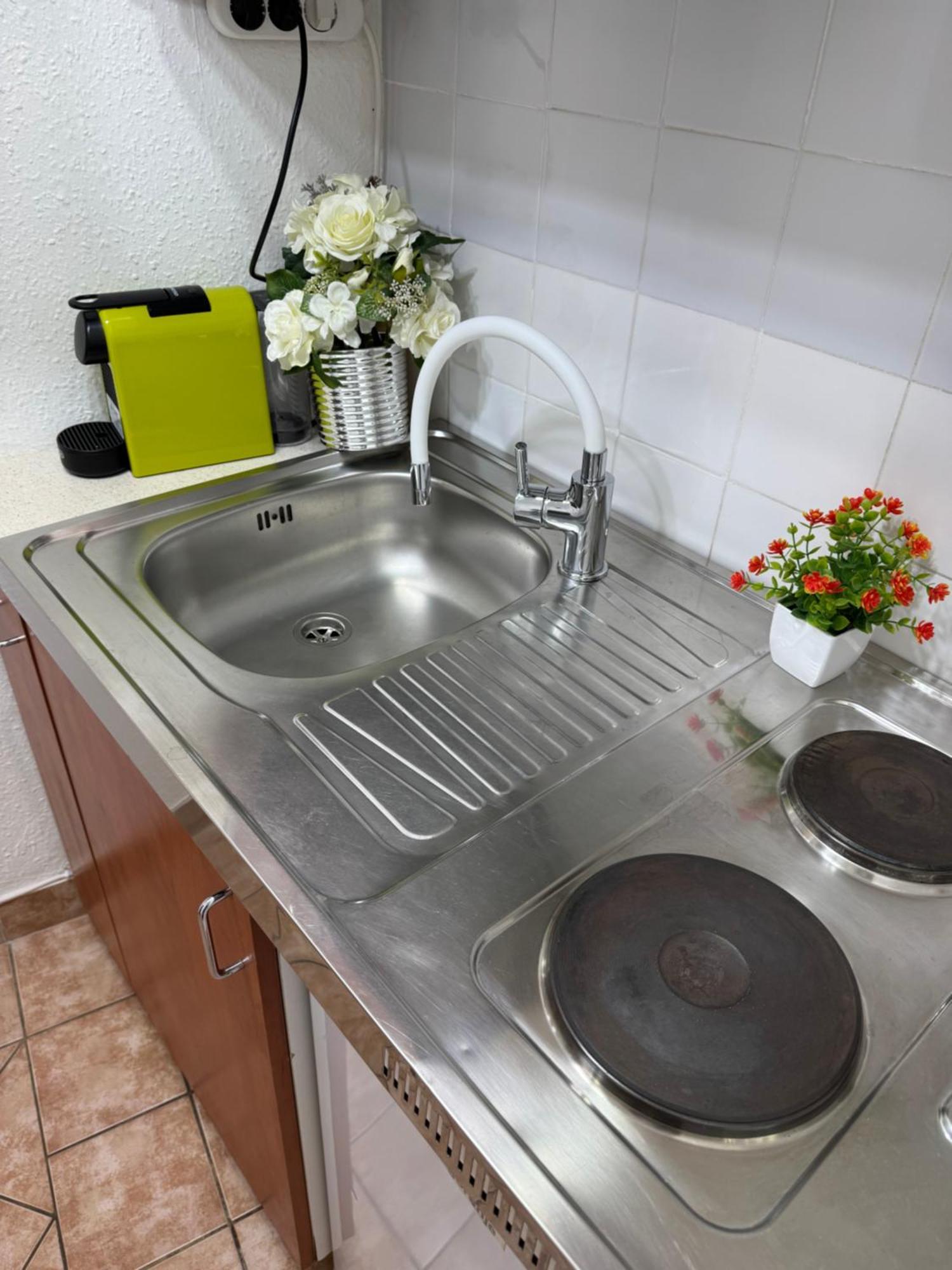 Small Cosy Apartment Near The Famous Westend City Center Budapest Bagian luar foto
