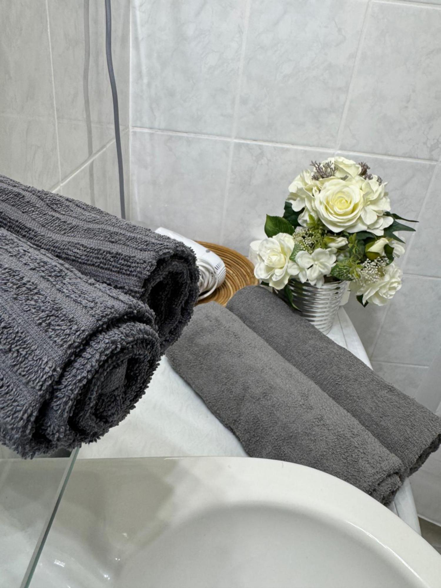 Small Cosy Apartment Near The Famous Westend City Center Budapest Bagian luar foto