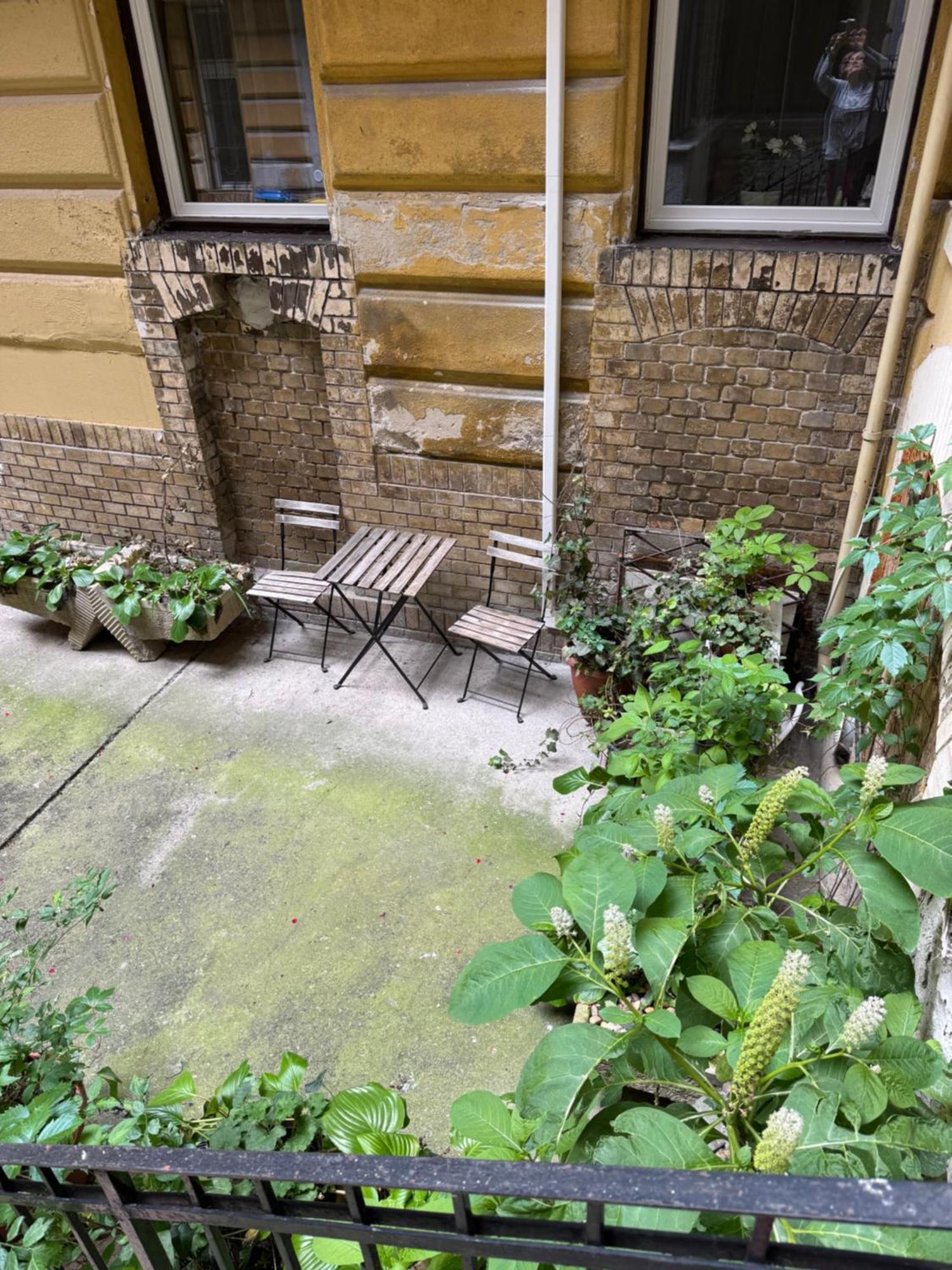 Small Cosy Apartment Near The Famous Westend City Center Budapest Bagian luar foto